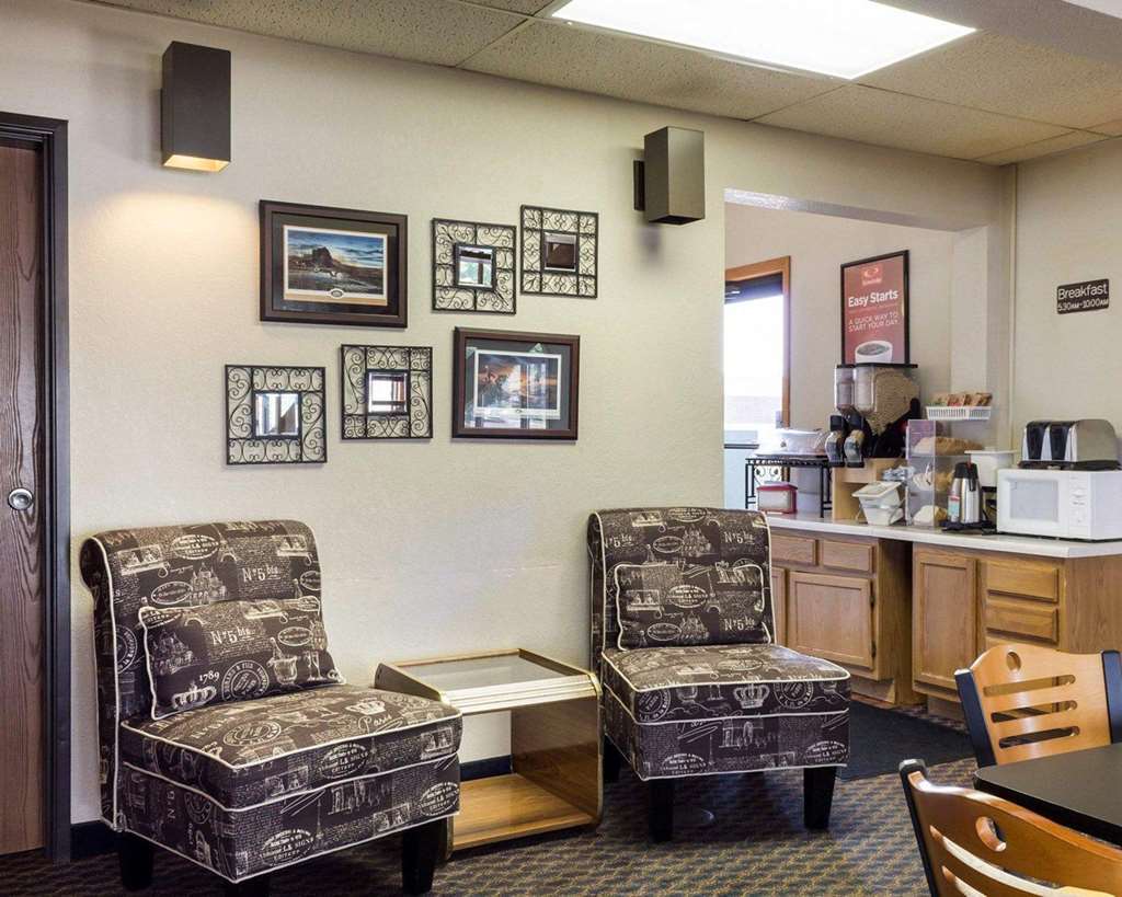 Econo Lodge Watertown Interior photo