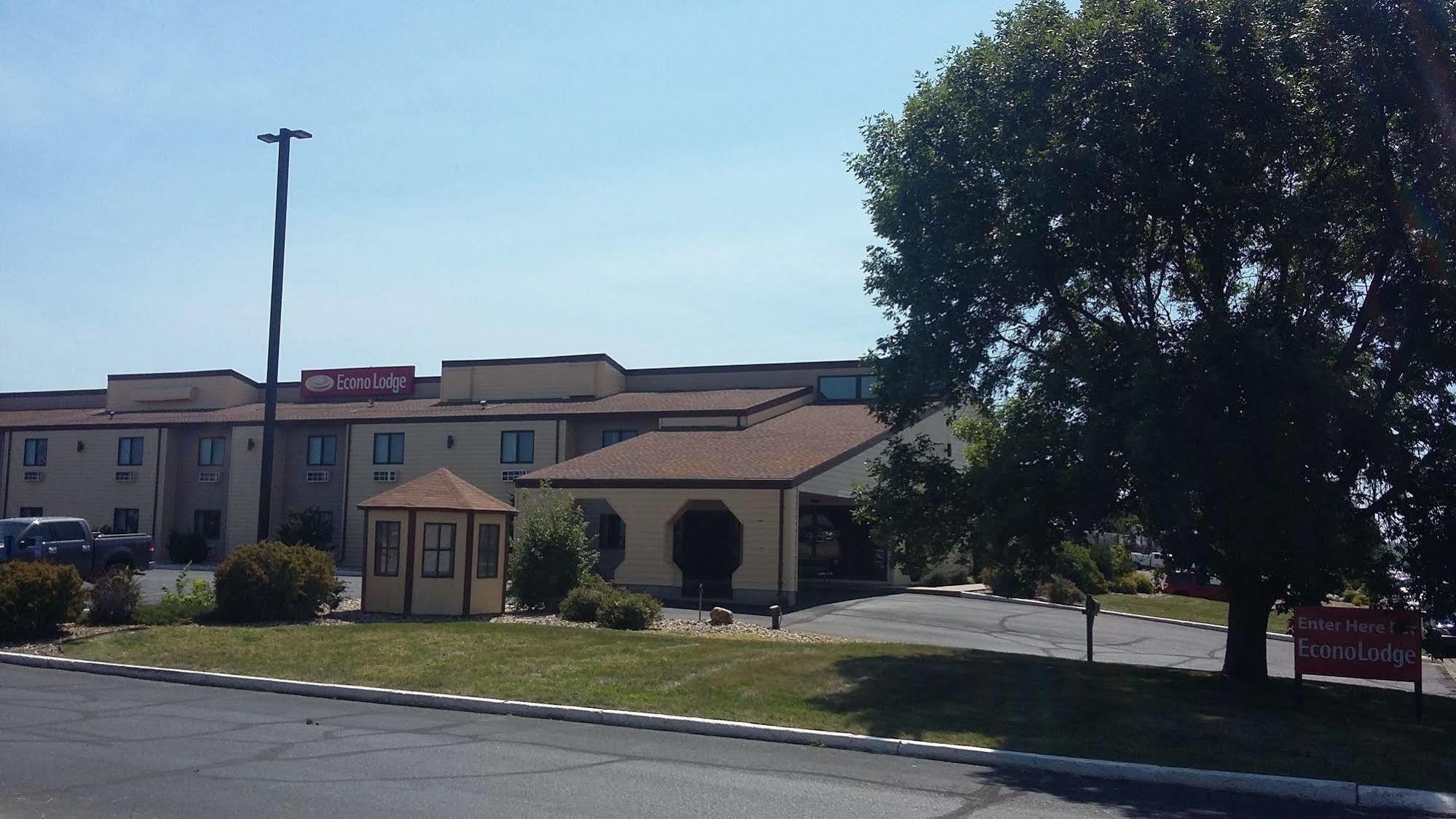 Econo Lodge Watertown Exterior photo